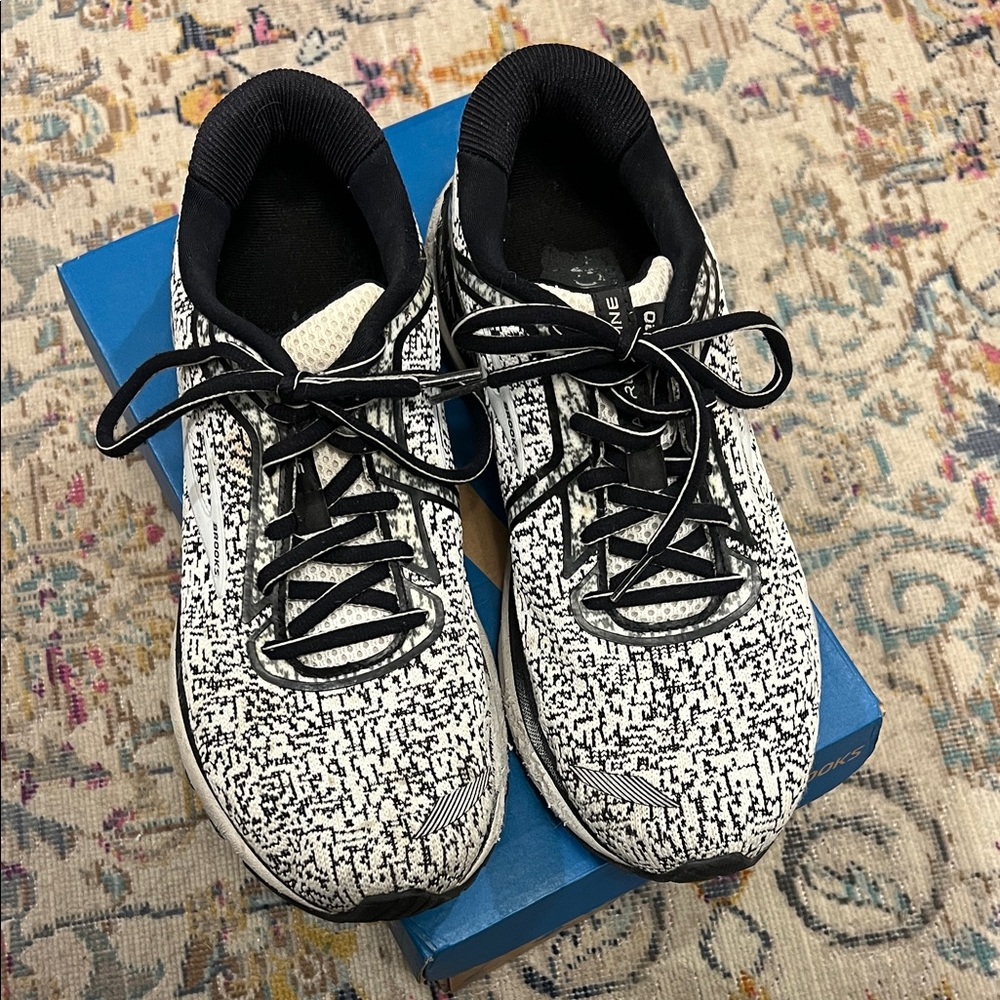 Brooks Adrenaline GTS 20 Black and White Women's Sneakers